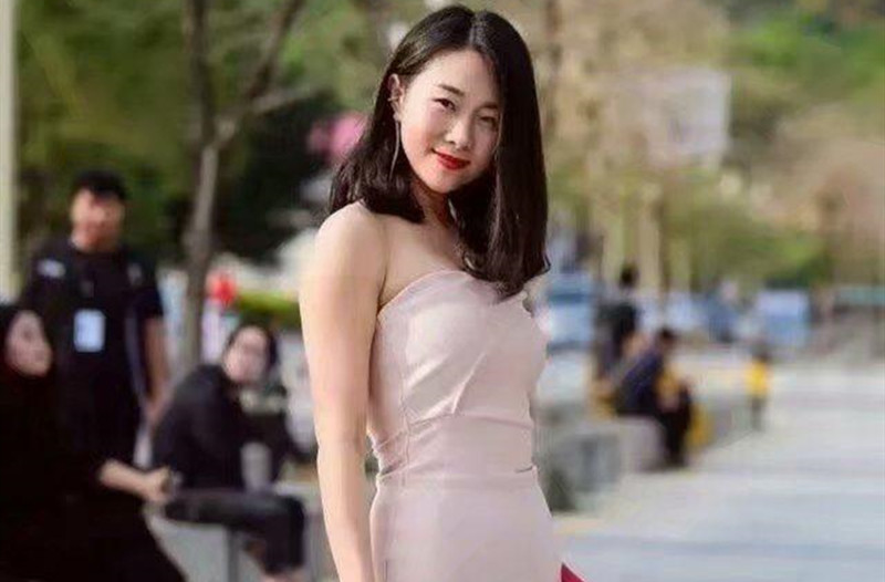 桑拿会所高价点台极品G奶肥臀美女佳丽抓着一对车大灯爱不释手完美炮架子使劲肏叫声好听